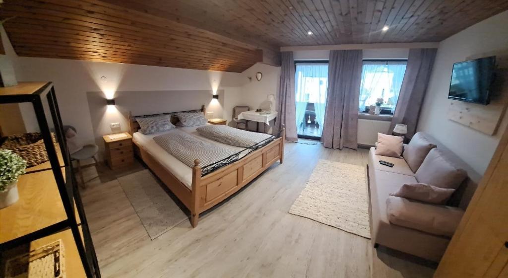 Gaestehaus Poeppl Unterwössen Esterno foto